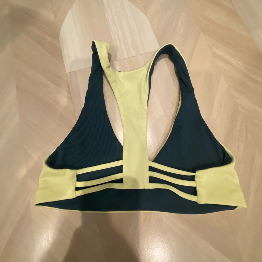 Women’s Carve Design swim suit, size small, reversible, non-padded top.